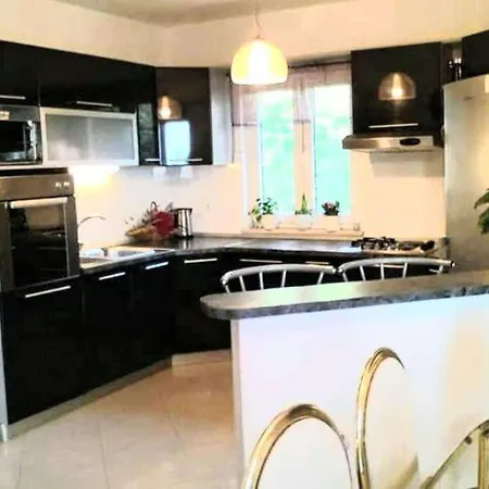 With A Parking Space - 22490 Appartement Makarska