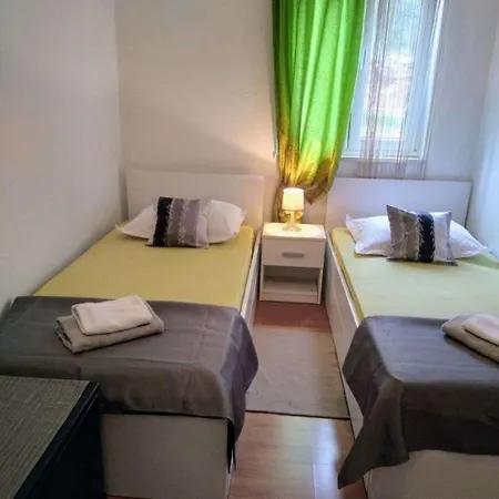 With A Parking Space - 22490 Appartement Makarska